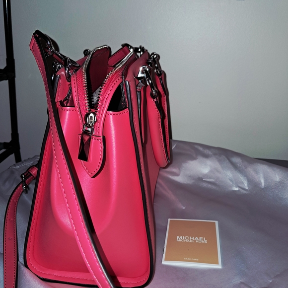 Michael Kors Pink Purse - Picture 4 of 8